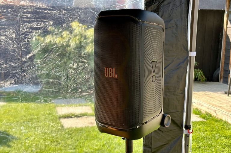 JBL speaker huren voor feest in partytent Zwolle JBL PartyBox huren Zwolle in partytent met verlichting