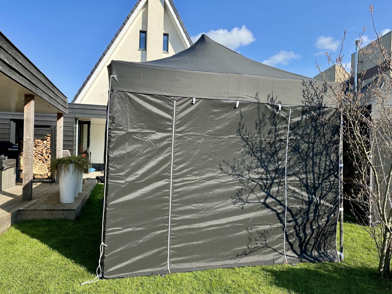 Kleine partytent huren Zwolle 3x3 meter kleine partytent 3x3 zwart huren Zwolle tuinfeest